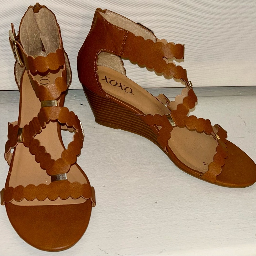 XOXO Brown Scalloped Wedge Sandals